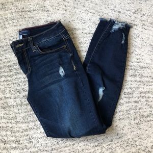 RIPPED JEANS
